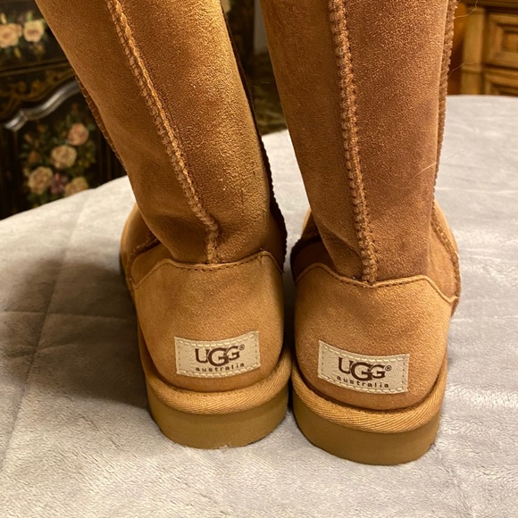Ugg Boots - Picture 3 of 4